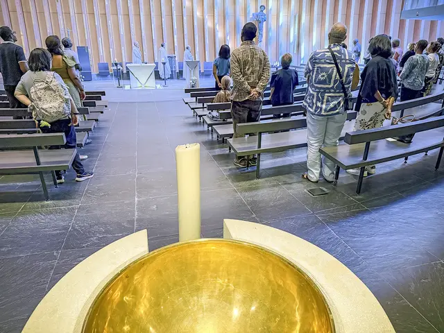 Gottesdienst in der Kathedrale der Pariser Vorstadt Créteil. | Foto: Alexander Brüggemann