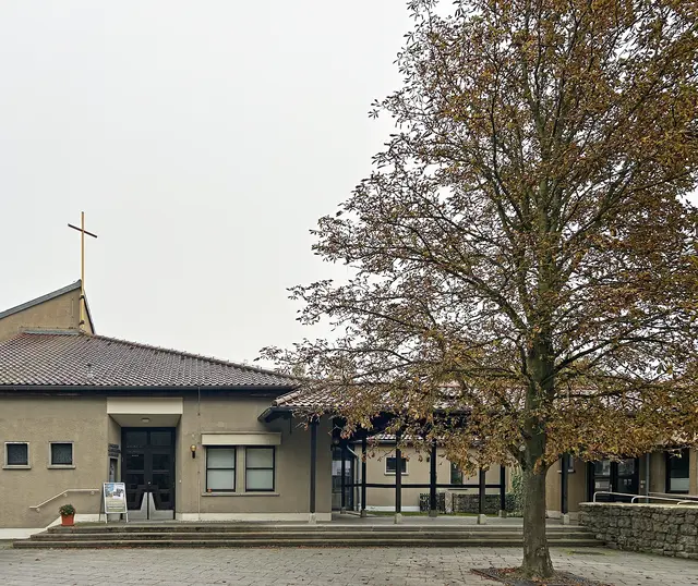 Zur Einweihung am 22. Oktober 1988 wurde die Kastanie gepflanzt. Einen Kastanienbaum konnte Paul Schneider 1937 von seinem Zellenfenster bei seiner ersten Haft in Koblenz sehen.   | Foto: Willi Wild