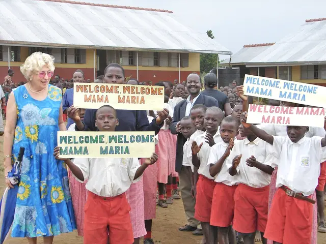 Maria Prean (l.) gründete 2001 den Verein "Vision for Africa" mit dem Ziel, Kindern eine Ausbildung zu ermöglichen. 
