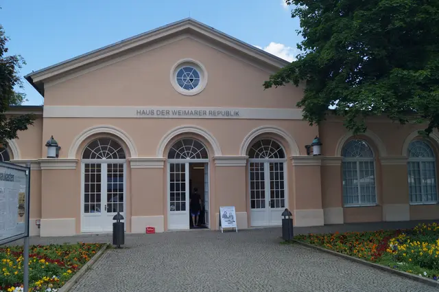 Das Haus der Weimarer Republik auf dem Theaterplatz in Weimar | Foto: G+H