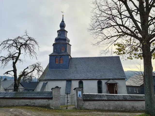 Der Auftakt der Orgeljubiläums-Fahrt ist in der Dorfkirche  Schmiedebach/Lehesten erlebbar. | Foto: EKM/Mario Zeppin